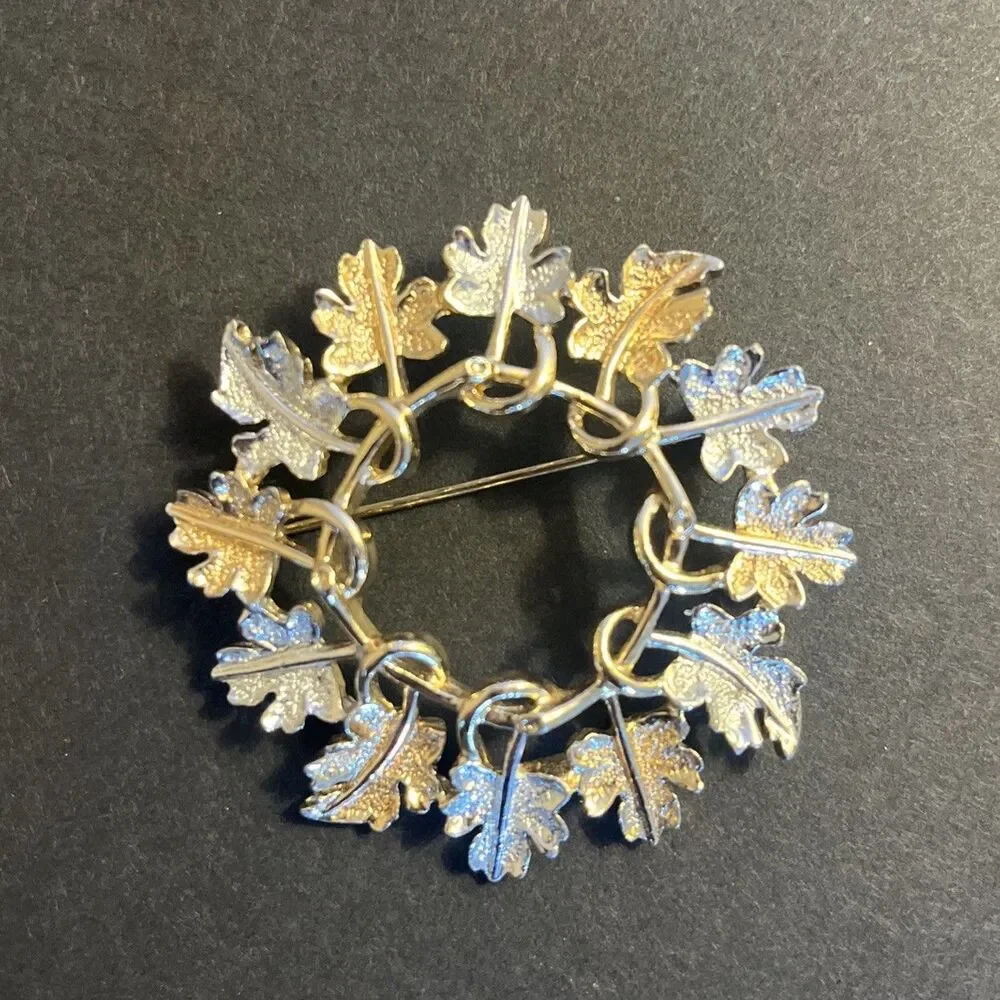 Sarah Coventry Brooch Gold Silver Tone Leaves Garland Wreath Classic Scarf Pin